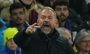 Cầu thủ Barca chất vấn HLV Flick