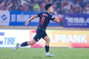 Hàng loạt cầu thủ Việt kiều tỏa sáng, HLV Kim Sang Sik nhận tin vui