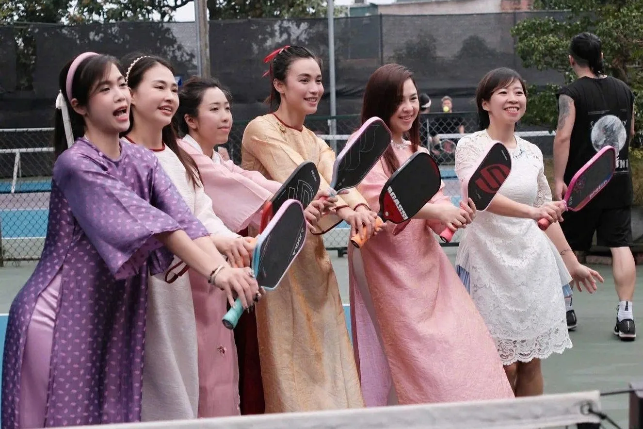 Pickleball ngày càng thu hút nhờ tà áo dài